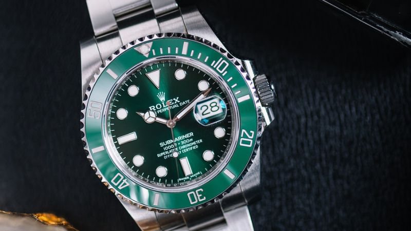 Gangue do Rolex: Suspeito ignora celular e ameaça matar médico por relógio de luxo em Salvador