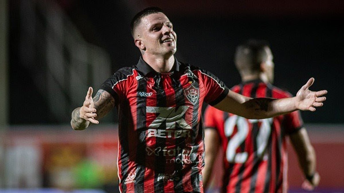 Herói do último jogo, Kayzer não viaja com o grupo do Vitória