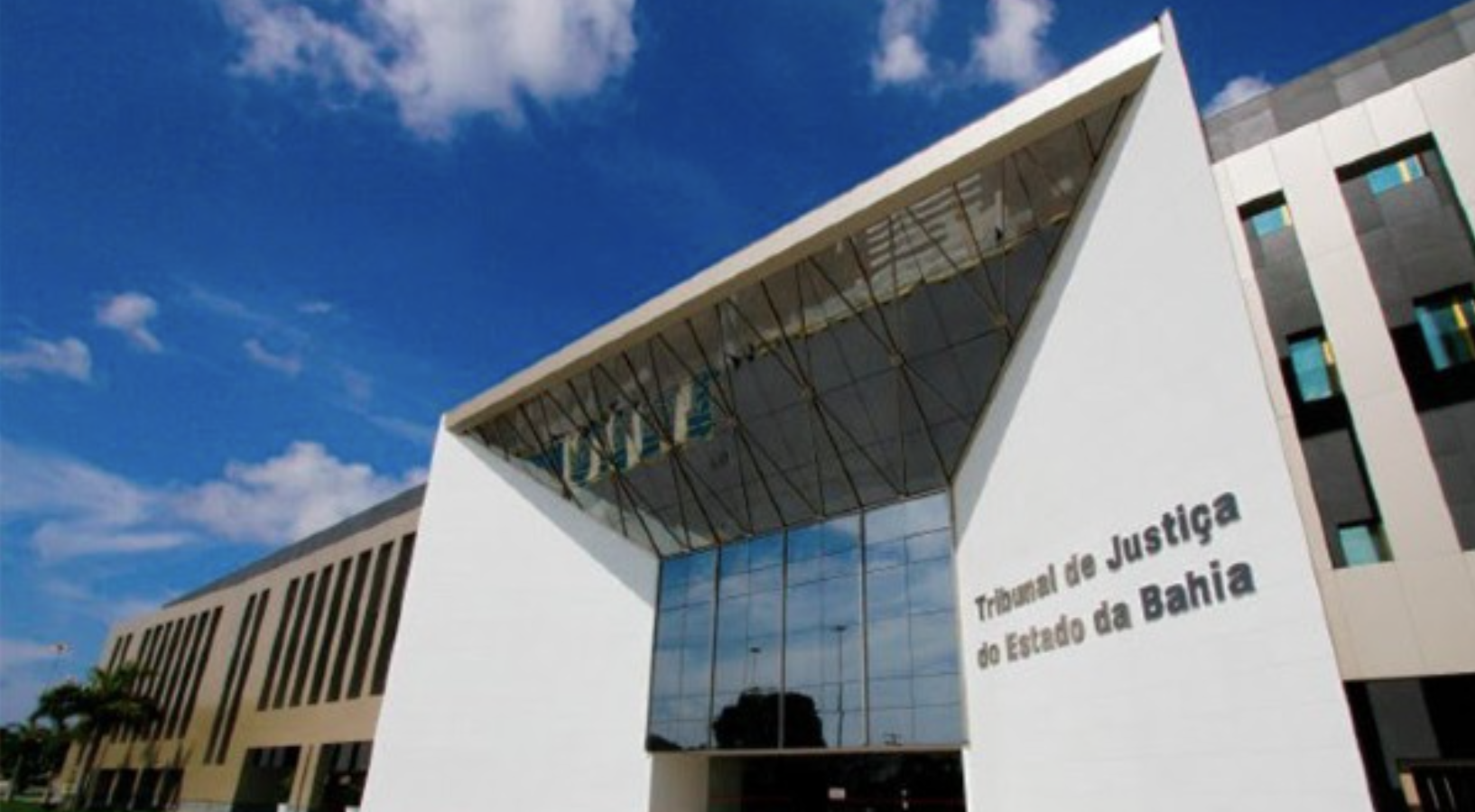 TJ-BA aplica multa de R$ 762 mil e suspende empresa de logística documental por 13 meses