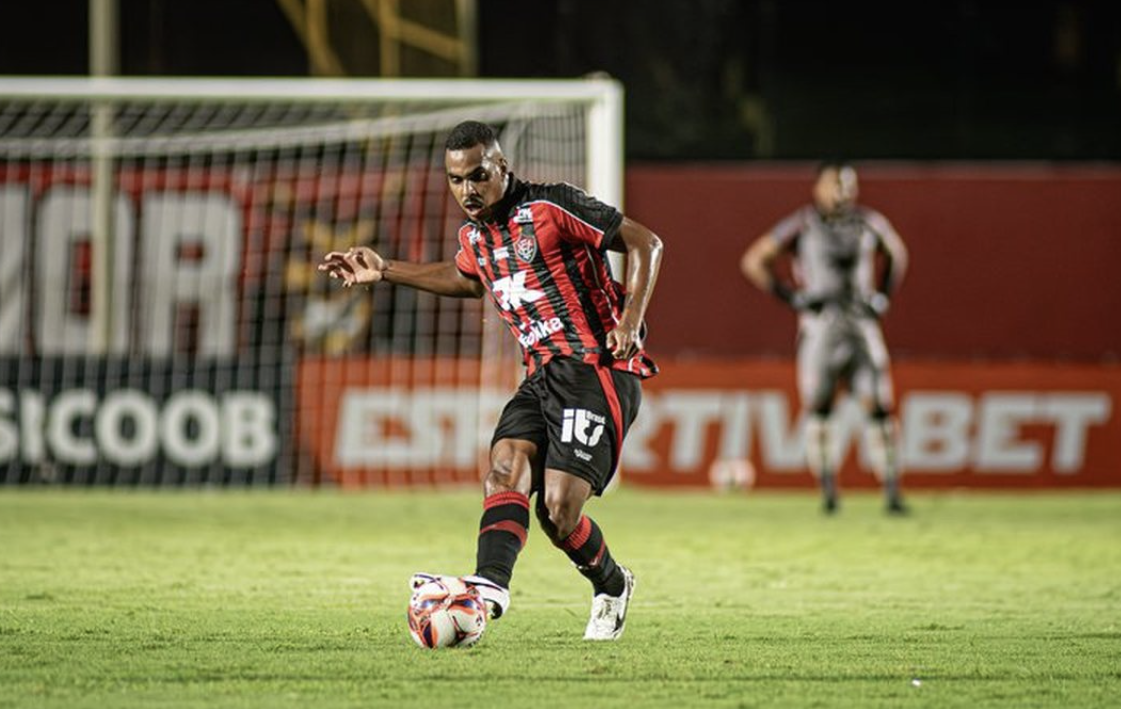 Jogador do Vitória se desculpa nas redes sociais após expulsão na semifinal do Baianão: “Poderia ter colocado a classificação em risco”