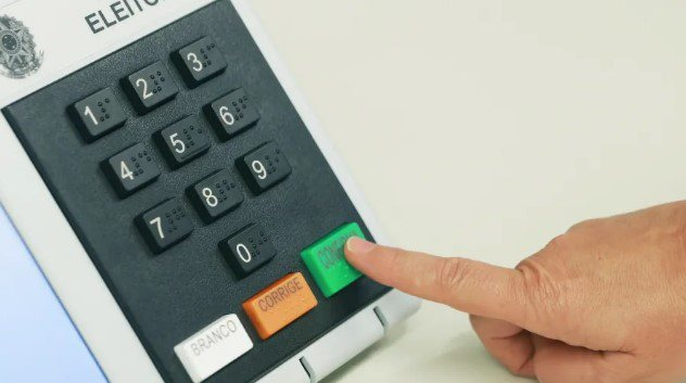 TRE-BA realiza megaoperação para testar segurança das urnas eletrônicas antes das Eleições 2026