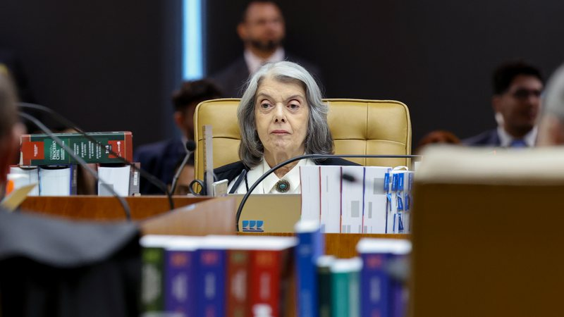 Cármen Lúcia aponta espetacularização do STF e pede desculpa ao povo brasileiro: “Envergonhada”