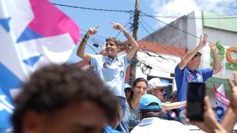 ACM Neto participa de carreata no interior da Bahia e defende reabertura de campus universitário