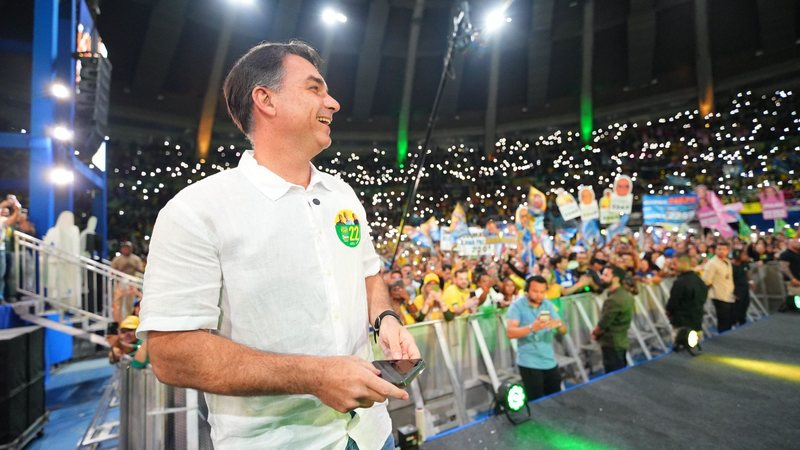Flávio Bolsonaro deverá receber Título de Cidadão Soteropolitano durante comício no Farol da Barra