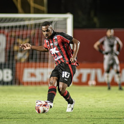 Jogador do Vitória se desculpa nas redes sociais após expulsão na semifinal do Baianão: “Poderia ter colocado a classificação em risco”