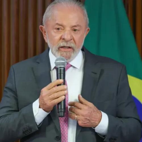 Lula diz que Brasil ‘não se entrega’ antes de tarifa dos Estados Unidos